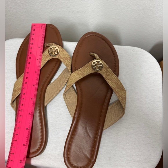 Tory Burch Women’s Flat Faux Snake Reptile Tan Logo Flat Thong Sandals Size 7.5 - Picture 11 of 13